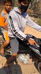 #LaporMin motong olat parak ke desa tengah utan, membuat panik warga desa barema ke rea angin. @Rhmat_0920 | Semaras.Sia