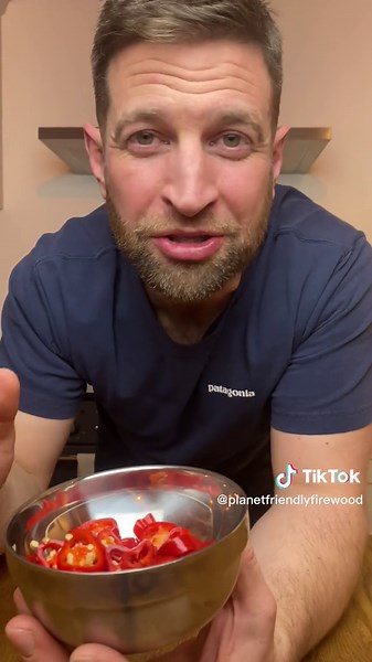 How I make pickled chillies. How hot do you like them? Always use a sterilised jar people! #pickledchillies #chillies #fermenting #fermentation #pizzatoppings #pizzatopping #pizzatoppingideas #tacos #tacoideas #burger #burgerideas #burgertopping #burgertoppings How to pickle chillies. Homemade pickled chillies. Pickled chillie recipe. Pizza topping ideas. Pizza toppings. Burner topping ideas. Burger toppings. Taco toppings. Taco topping ideas.