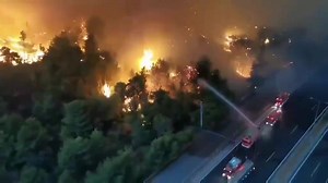 A Hellenic Army CH-47D Chinook helicopter provides an aerial view of the fire near the National Highway Road that divides Athens. #greek #prayforgreece #greece #GREECEWILDFIRES | Greek City Times