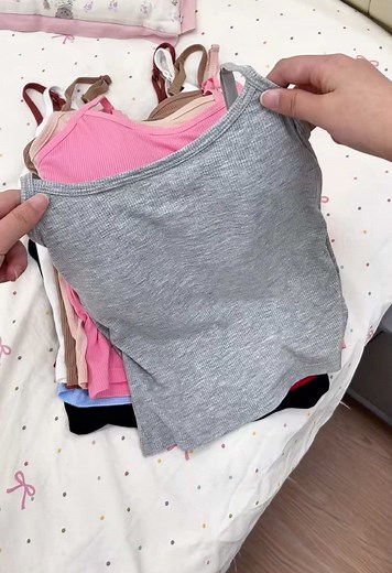 Oh, my God, such a comfortable and adjustable vest, with a variety of colors to choose from, and the price is so cost-effective. #tiktokmademebuyit #tiktokshop #summervibes☀️ #bra #bratop