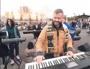 2.8M views · 42K reactions | 1986 avevo il 45 giri… ma l’emozione che da questo video è pazzesca | I nostri ricori | Facebook