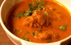 An excellent main course dish that pairs with rice and breads of choice, the Kundapur Chicken curry from the Shetty community in coastal Karnataka boasts a flavourful blend of spices simmered in a gravy with chicken. Learn how to make this delicious dish today! Click on the link to watch the full video recipe. https://www.foodlovers.in/videos/kundapur-style-spicy-chicken-curry/ #ChickenCurry #KundapurChickenCurry #IndianCurry #NonVegetarianRecipe #Maravanthe #CoastalRecipe #Recipe #FoodLoversTV 