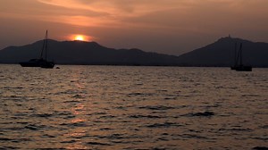 We'll bring this week to an end with this beautiful sunset in Phuket :) | Beach-Inspector.com