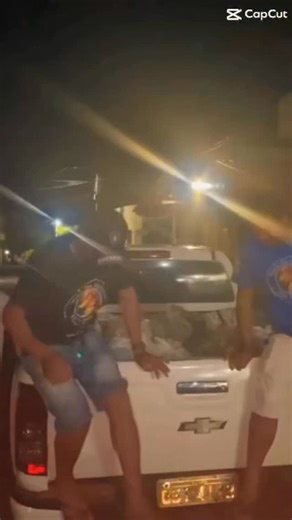 O grupo Terço dos Homens de Ipu realizou uma ação no Alto dos 14 e na Mina, na Capela de São Vicente de Paulo. A programação contou com a oração do terço com os homens e missa com participação do Pe. Natálio. Após a celebração, o momento de partilha continuou com a distribuição de frutas e legumes aos participantes, reforçando o espírito de união e cuidado com a comunidade. 🍎🥕 🔗 Mais informações acesse no site Ipu Notícias. #Ipu #TerçoDosHomens #SãoVicenteDePaulo #AltoDos14 #Mina AçãoSolidári