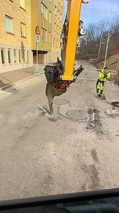 Grävmaskin i arbete med Liebherr-grävmaskin