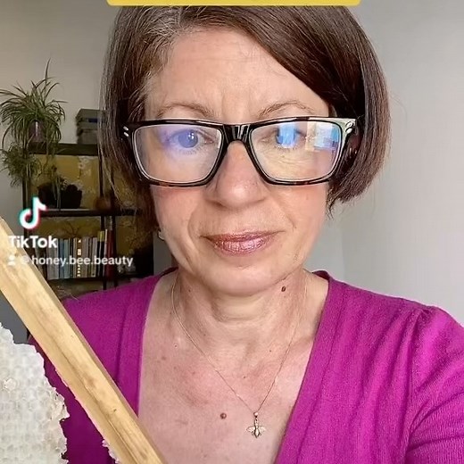 Yay as-well as being an emollients, occlusive and a humectant, beeswax is non comedogenic which means that it won’t block your pores - just breathable natural protection. Thanks bees 🐝 🙏🏻💗 . #beeswax #noncomedogenic #nonporenlockingskincare #occlusive #emollient #humectant #honeyskincare | Honey Bee Beautiful