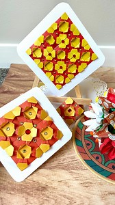 For the Froebel’s base lovers……The beautiful origami mosaic Yellow Flowers. Enjoy. And have a great weekend. Happy Folding. 🌸🌺🌸🌺🌸🌺🌸🌺 Para los amantes de Froebel……. El hermoso mosaico Flores Amarillas. Muy bello y muy sencillo. Que lo disfruten. Feliz fin de semana. | Origami Maniacs