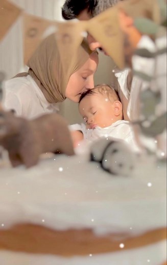 Unisex names have become increasingly popular in recent years, offering a gender-neutral alternative to traditional names. #baby #babies #babyboy #babygirl #name #babynames #babynamesideas #mother #foryoupage #fypシ゚ #fbreels #viralreels | B FAM