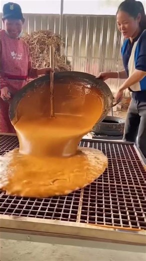 Molding process of brown sugar cubes