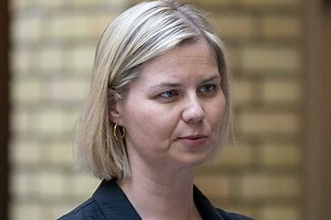 Melby hyller regjeringens stridsvogn-beslutning