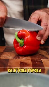 #szponzoralt💥Figyelem, töltött paprika-paradicsom nyáriasba’!!!💥Kis menta, kis petrus, kis spenót és báámm, ott az íz, amit kerestél hétvégére!😀🤟 recept SK-n: https://streetkitchen.hu/hust-hussal/gorogos-daralt-husos-toltott-paprika-es-paradicsom/ #spar #sparmagyarorszag #töltöttpapi #nyár #sk | Fördős Zé