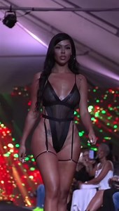 4K _ Desfile Moda Praia Miami em câmera lenta 🏝️