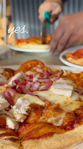 Fresh stone baked pizza... it's hard to be beat 😍 See you this weekend 🫶 | The Crofters at Bradshaw