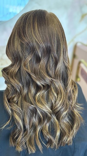 ✨ From Natural Auburn ➝ Sunlit Balayage ✨ This beauty came in with her gorgeous natural auburn and left with hand-painted balayage highlights for that soft, effortless glow. 🌞 We kept the richness of her base while adding golden caramel ribbons for dimension and a natural grow-out. Low-maintenance, luminous, and perfect for that “just back from vacation” vibe. 🌿 Would you go subtle or bold with your balayage? 👇 #Balayage #AuburnHair #BalayageHighlights #HairTransformation #SunKissedHair #LowM