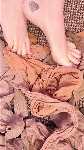Dani Thompson has been busy reviewing vintage nude pantyhose for us recently...