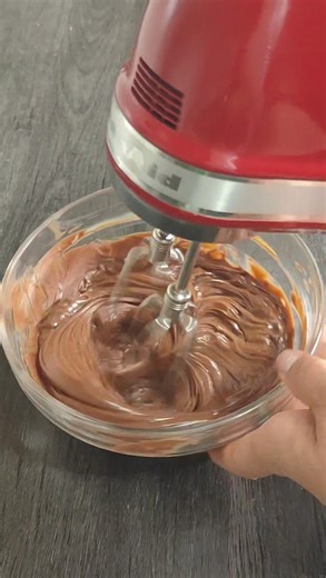 268K views · 1.4K reactions | Doar aveti nevoie de 3 ingrediente pentru a pregati aceasta crema de ciocolata  reteta pas cu pas aici  #creme #viral #wow | Bucătărește cu Rodica | Facebook