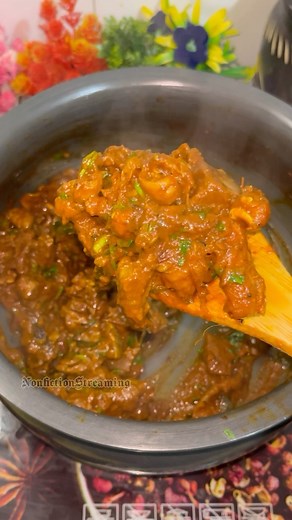 Bharti - Working Mom of Dhrishith💫 | Goat lungs gravy🫁😋 Healthy & tasty goat recipe perfect for this rainy season❤️ 💢Ingredients Oil - 1.5 tbsp Cinnamon - 1 Green chilli - 1... | Instagram