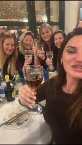 28K views · 85 reactions | Odgovorite i vi na ova pitanja, da i mi vas malo bolje upoznamo  Sinoć smo imali mali tim bilding u Solunu, uživali smo u hrani, piću, društvu i igricama. Eto i vama jedne ideje za neko druženje ili tim bilding sa kolegama  ✅ZAPRATI NAS ZA JOŠ VIDEA UŽIVO IZ GRČKE #nikana #livrfromgreece #uzivoizgrcke #thessaloniki #solun #grčka | Nikana.gr | Facebook