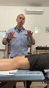 Patellar tilt test per la sindrome femoro-rotulea Per fare diagnosi funzionale di sindrome femoro-rotulea ci sono diversi test che possono essere utilizzati con efficacia in cluster Uno di questi è il patellar tilt-test, che consiste nel mobilizzare il margine laterale della rotula inducendo uno “scollamento” dal suo piano di appoggio sul femore. Se il margine rotuleo può essere sollevato, il test è negativo, mentre se incontriamo serie difficoltà a farlo allora il test risulta positivo. Per mag
