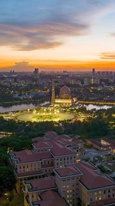 Pink Mosque of Putrajaya 🇲🇾 Did you know there are only FOUR pink mosques in the world and Putra Mosque in the city of Putrajaya, Malaysia is one of them? Not only that - this is the first pink mosque in Southeast Asia, built in 1997 and it has breath-taking view of a lake 🤩 Putra Mosque is around 30 minutes from the centre of Kuala Lumpur and so worth a visit! 📽 : Capix | ASIAN Story & Heritage