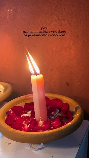 Mesa Aberta com Tarot e Pensamentos
