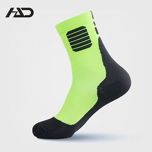 [Hot Item] Wholesale Men Women Breathable Light Comfortable Sport Gym Nylon Socks