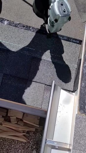 step flashing #roofing #roofer #ruferos #satisfying #fyp #foryou #fastestroofer #construction #shingles #asmr | Advanced Roofing Solutions