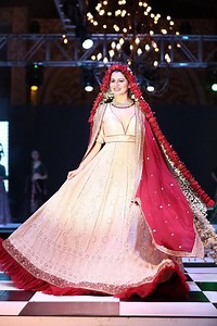 Watch Kainaat Arora redefining gorgeousness in the bridal avatar as she walks down the ramp as a show-stopper at #EkaamTheVogueStudio's Fashion Show. ❤ | Yuvraj Entertainment