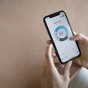 📲 Με την εφαρμογή Onecta της Daikin, το σπίτι σου γίνεται «έξυπνο» κι εσύ έχεις τα πάντα υπό έλεγχο, όπου κι αν βρίσκεσαι! Με λίγες και απλές κινήσεις, μέσω του κινητού ή του tablet σου, ρυθμίζεις τη θερμοκρασία κάθε δωματίου, δημιουργείς προγράμματα λειτουργίας και παρακολουθείς την κατανάλωση ενέργειας του συστήματος θέρμανσης ή ψύξης σου. Η άνεση, η εξοικονόμηση ενέργειας και η πρακτικότητα συναντώνται σε μία εφαρμογή κι εσύ την κρατάς…στο χέρι σου! 👌 #Daikin #PerfectingTheAir #Heating #Coo