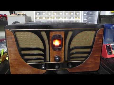 1934/35 Philco Model 45C Radio With Surprise