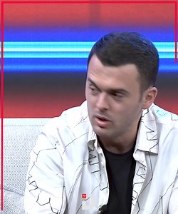 121K views · 460 reactions | Korab Shaqiri a i këndon kangt e veta a kangt e babës kur hyn në dush | DTV Media | Facebook