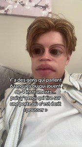 Tirer sur une porte marquée « pousser » — sketch drôle en français