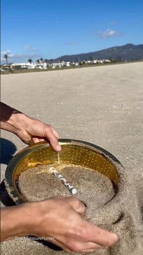 💰 Beach Treasure Hunt: I Found Something Amazing! #beachcleanup #treasuresearch