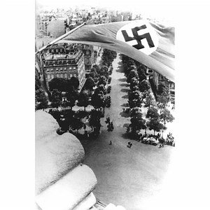 What Is the Difference Between a Democracy & a Totalitarian Government? | Synonym