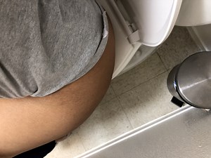 Toilet farts - video 16