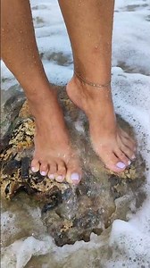 Stand on a stone 🫶 #feet#sea#sun#pedicure