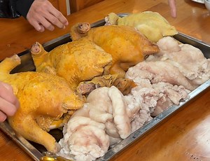 2.6M views · 24K reactions | Dựng tóc gáy khi khán giả chứng kiến Nga Sumo ăn hết gần 3kg mỡ, ôm giải 50tr của Chủ tịch Liên Bùi cty kem Morita #ngasumotv #viralreelsシ #viralvideochallenge #mukbang #khampha #dulich #ngasumo #viral #xuhuong | NGA SUMO | Facebook