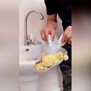 Can you fix a broken sink with instant noodles? | CGTN America