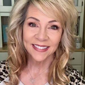 Love these easy blend-able pressed powder eyeshadows❤️ Delicious, Manipulative, Astute, & Timid! Grab while you can⬇️⬇️ Steals & Deals!! https://bit.ly/38rTZFp #younique #makeuplover #eyeshadows #makeuplover #mascara #aginggracefully #eyes | Younique by Melissa | Facebook