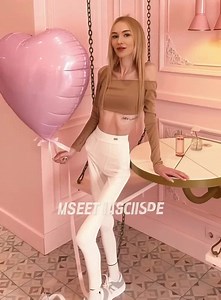 4.8K views · 5 comments |  Cette jeune fille est convaincue d’être...