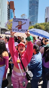 🟣✊🏻#NoLlegamosTodas: Mujeres mexicanas protestan en #CDMX para exhibir protección del gobierno de la presidenta Claudia Sheinbaum y de Morena al diputado Cuauhtémoc Blanco, acusado de abuso sexual. Exigen el desafuero del funcionario para que sea juzgado. 📹: Pedro Márquez | Buzos de la Noticia