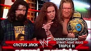 - #Cactus #Jack vs Triple H - WWF Championship - Street Fight Rules - PPV Royal Rumble 2000 - El nuevo milenio daba inicio y junto con él un sinfín de nuevas rivalidades y luchas que llegarían a cambiar el significado del buen wrestling, en Royal Rumble del año 2000 pudimos ver uno de los más claros ejemplos, el campeón Triple H defendía su título ante la leyenda hardcore Cactus Jack en el que es considerado uno de los combates más violentos en la historia, tuvo absolutamente todo lo que una luc