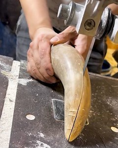 Making a unique horn comb! | Handy Dandy