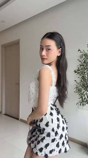 Find the best outfits for my date-day, go the romantic route with a mini dress or a fanciful details like the fringe collar top. ___________ MUST HAVE Hours: 9:00 - 21:00 Hotline: 02462539077 Showroom HN: 49 Hàng Chuối, Q. Hai Bà Trưng Showroom HCM: 207 Lý Tự Trọng, Q1 | MUST HAVE | Facebook