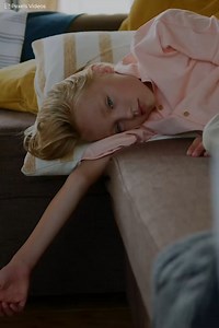 Après avoir été abandonnée, une jeune femme a retrouvé sa mère quand cette dernière a vu à la télévision, qu'elle avait une vie remplie de succès. Alors c'est à ce moment-là qu'elle a décidé de faire à nouveau partie de sa vie. Abonne-toi pour voir plus de vidéos http://bit.ly/yt-positif | Formidable