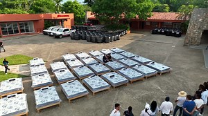 ¡Esta primera entrega del programa Camas en Alto nos llena de satisfacción! Seguimos haciendo equipo con las familias zankas para mejorar sus condiciones de vida. ¡Hoy 77 hogares estrenarán cama con base y colchón! 🛏️✨ DIF Zihuatanejo #CamasEnAlto | Liz Tapia