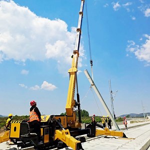 [Hot Item] It Can Be Equipped with a Hanging Basket Wireless Remote Control Walking Spider Crane