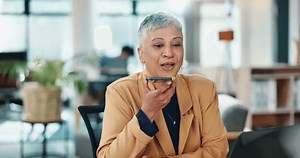 Pour adultes, femme d'affaires et téléphone : vidéo de stock (100 % libre de droit) 3592308449 | Shutterstock