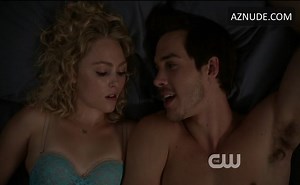 AnnaSophia Robb Underwear Scene in The Carrie Diaries