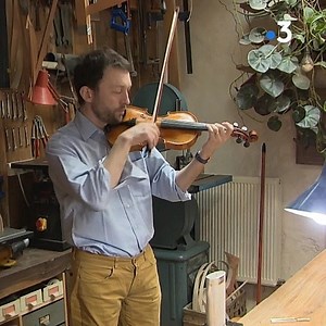 🎻 À 43 ans, Yann Besson s'est fait un nom dans la lutherie internationale. Ses violons fabriqués aux Essards en Charente-Maritime se vendent à Paris, Londres, Copenhague... | France 3 Nouvelle-Aquitaine